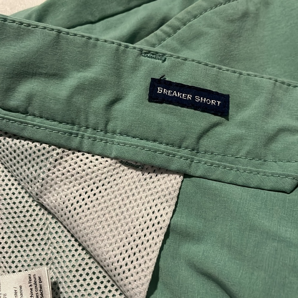 Vineyard Vines performance breaker shorts - Picture 7 of 8